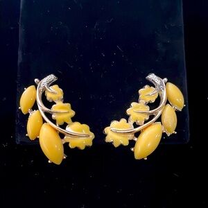 STAR Vintage Yellow Lucite Flower Branch Climbing Screw back earrings